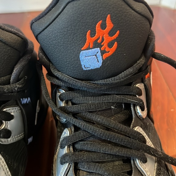 Sneakers - Picture 5 of 7